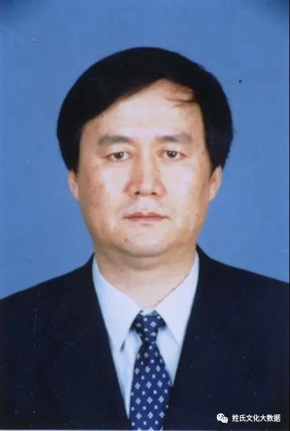 朱狄.jpg
