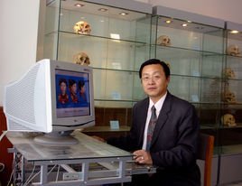朱泓.jpg
