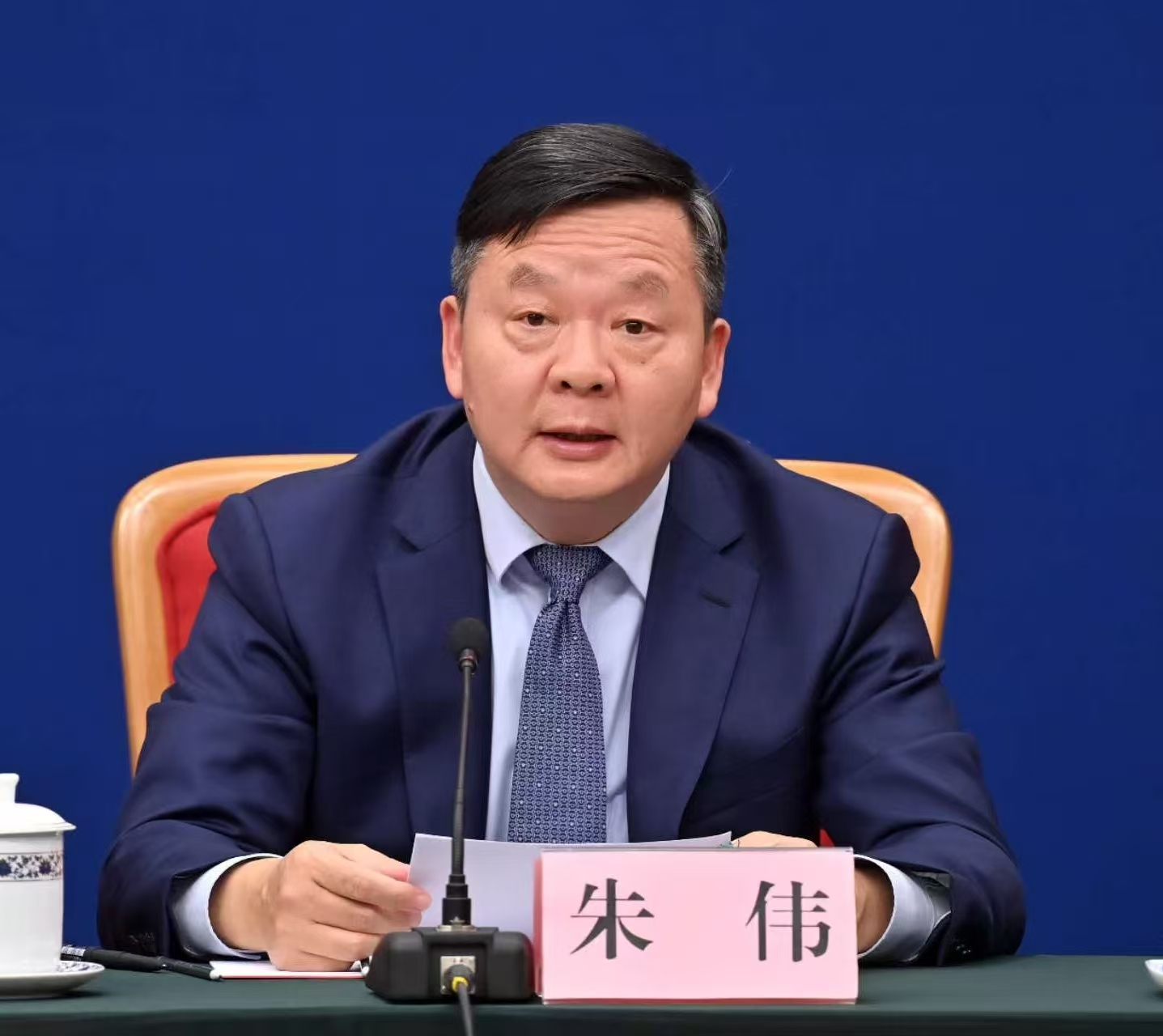 朱伟.jpg